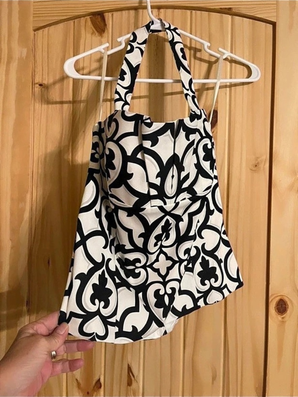White House Black Market Floral Tank Top White & Black Size 10